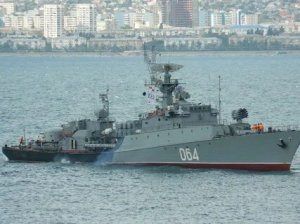 ВМФ России в Чёрном море взял на сопровождение эсминец США