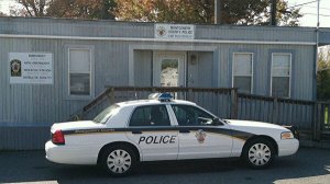 Жителей городка в США попросили не бегать в карантин за почтой без штанов