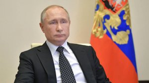 Путин отложил проведение парада Победы