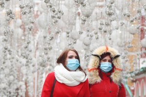 В МЧС россиянам посоветовали отказаться от ношения масок на улице