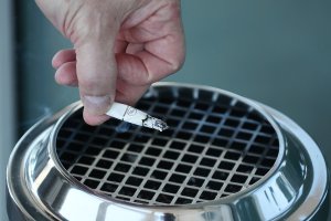 Ученые подтвердили, что курение повышает риск развития тяжелых форм коронавируса