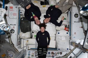 Встречали в масках: как возвращался экипаж «Союза МС-15»  (Про Скрипочку забыл. Глава NASA поздравил только американских космонавтов)