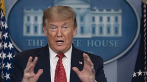 Трамп пропесочил недовольного губернатора: Не жалуйся, иди и делай!