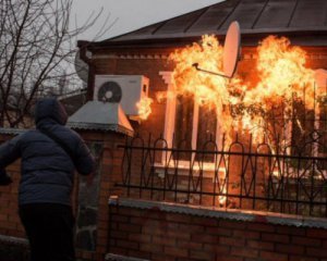 [Современная Украина]Селяне подожгли двор санитарки