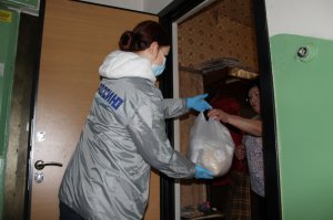 Кировские участники акции #МыВместе поздравляют пожилых людей на самоизоляции с днем рождения