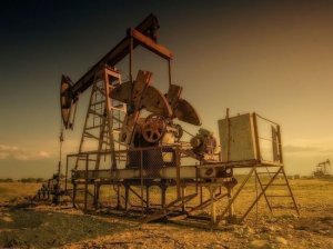 Экономисты назвали причину отрицательных цен на нефть: на нефтяном рынке наступил небывалый в истории коллапс.  За баррель теперь ещё и приплачивают