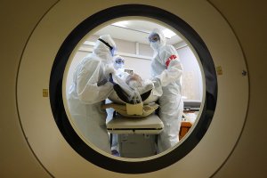 Две трети умерших от коронавируса в Москве не обратились вовремя к врачу