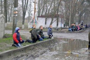 Жизнь на коленях: дикарская традиция постмайданой Украины