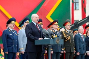 OBOZREVATEL (Украина) В Беларуси собрались провести парад 9 мая несмотря на пандемию COVID-19