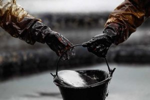Саудиты «торпедировали» сланцевую отрасль США. «Флотилия» из 40-ка танкеров с нефтью достигнет берегов Америки уже в начале мая и похоронит сланцевую добычу страны. Штаты ждёт нефтяной Пёрл-Харбор