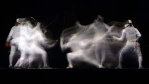 Полиция Латвии начала дело о несоблюдении дистанции при драке