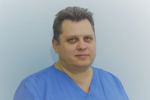 В Санкт-Петербурге умер заведующий отделением нейрохирургии Александровской больницы  (Леонид Рошаль объявил минуту молчания в память о медиках, погибших от коронавируса)