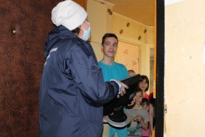 Кировские активисты помогли многодетной семье получить компьютер для учебы