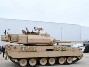 В США публично показали опытные экземпляры «лёгких танков»