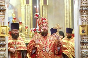 Челябинского митрополита Григория и клириков госпитализировали с подозрением на COVID-19: священники проводили открытую пасхальную службу, несмотря на рекомендации