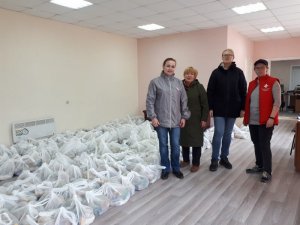 В Коми участники акции #МыВместе приступили к раздаче бесплатных продуктовых наборов жителям Сыктывдинского и Сысольского районов