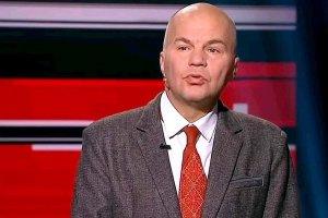 «Вали пешком до Киева! Надоело терпеть хреновню!»: Соловьев окончательно изгнал украинца-русофоба Ковтуна с шоу