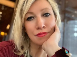 Захарова назвала Навального трусом: формат дебатов отменили   (Спикер МИД прокомментировала происходящее)