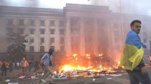 Не простим! У здания украинского посольства в Москве разлили «кровь» (ФОТО, ВИДЕО)