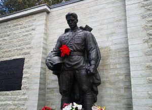 Памятник Воину-освободителю в Таллине после реставрации показали на видео.