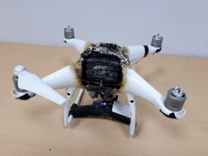 В ДНР заявили, что сбили над окраиной Донецка ударный беспилотник украинской армии. Народная милиция ЛНР сбила беспилотник ВСУ, проводивший разведку в районе Калиновки