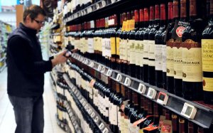 Le Monde: изоляция усугубляет проблемы французов с алкоголем