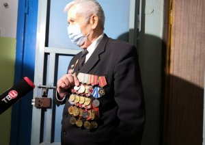 Артисты ансамбля Песни и пляски ТОФ провели во Владивостоке персональный концерт для ветерана Великой Отечественной войны мичмана Василия Левады