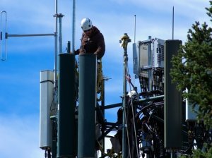 В Госдуме заявили об опасности вышек 5G для россиян  «Мы находимся в состоянии войны»