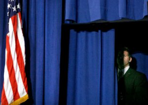 У личного помощника Трампа выявили коронавирус