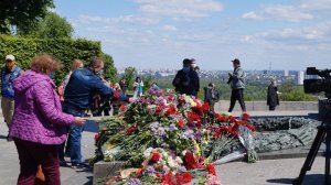 Вопреки карантинам и запретам киевляне массово празднуют День Победы