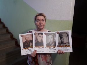 В Коми участники акции #МыВместе помогают жителям Сыктывкара провести «Бессмертный полк» в условиях самоизоляции