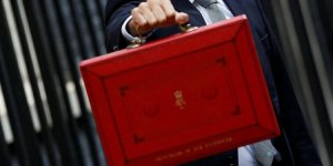 FT: власти Британии планируют с помощью налогов сократить рекордный дефицит бюджета