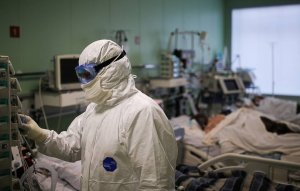 [13.05/COVID-19] В России проведено >6,1 млн. тестов (+205,5 тыс. в сутки), зарегистрировано 252245 инфицированных (+9974 (4,1%)), выздоровело 53530 человек (+5527), 2305 скончалось (+93)