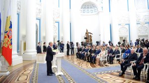 Госнаграды в РФ чаще всего вручают чиновникам и топ-менеджерам за абстрактные достижения