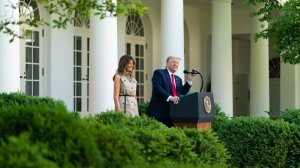 Заявление Трампа о "супер-пупер-ракете" высмеяли журналисты США