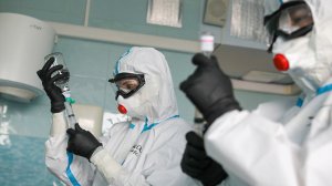 Почти 50 псковских медиков с начала эпидемии заразились коронавирусом