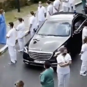 Врачи бельгийской больницы устроили «коридор позора» премьер-министру страны