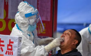 РИА Новости от Bloomberg: более ста миллионов китайцев попали под новый карантин