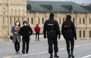 Уровень циркуляции коронавируса в Москве и области за последнюю неделю упал в 4-5 раз: на сегодняшний день он составляет в Москве 2,6%, по Московской области — 3,8-3,9%, а было 12-14%