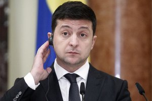 Как Зеленский всего за год сделал Украину колонией (Теперь в Киеве принимают законы и увольняют министров так: «Это требование МВФ!» «А это — требование посла США»)