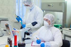 Четыре российских препарата для лечения от COVID-19 вышли на этап госрегистрации
