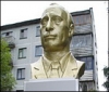 Чтобы не дать строителям воздвигнуть новую высотку на месте стройплощадки призывают поставить памятник Путину