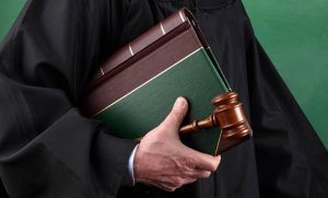Верховный суд проанализировал 16 случаев досрочного прекращения полномочий судьи, РАПСИ приводит наиболее интересные и курьёзные из них