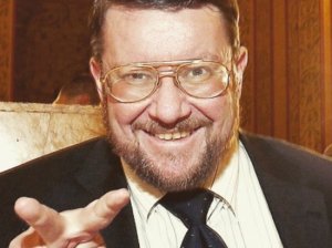 [«А сердце рвется к выстрелу, а горло бредит бритвою»*] «Голикова одним своим видом панику наводит: о чём говорит, неважно, сразу хочется бежать к спасательным шлюпкам». Сатановский  о «бардаке»