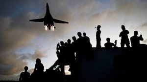 Бомбардировщик B-1B совершил дерзкий полет в Охотское море, окруженное российской территорией