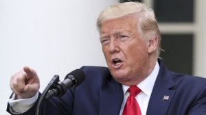"Твиттер" впервые пометил твиты Трампа как не соответствующие фактам