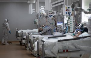 [26.05/COVID-19] В России проведено >9,4 млн. тестов (+255 тыс. в сутки), выявлено 370 680 заболевших (+8 338 (2,3%)), выздоровело 142 208 человек (+11 079), 3 968 скончалось (+161)