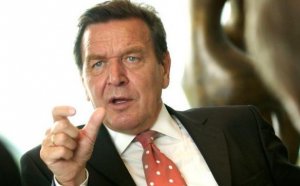 Шрёдер назвал "карликом" посла Украины и отверг его критику
