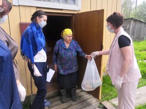 В Коми волонтеры #МыВместе передали более тысячи бесплатных продуктовых наборов жителям трех сельских районов республики