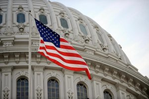 Двойные стандарты США: Вашингтон введет санкции за ограничение деятельности американских СМИ